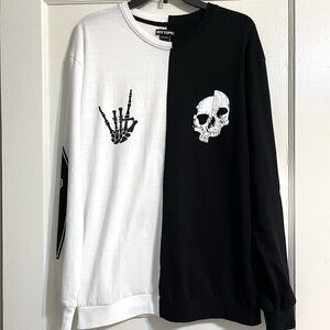 Hot Topic Black and White Split Skeleton Long Sleeve Tee Shirt